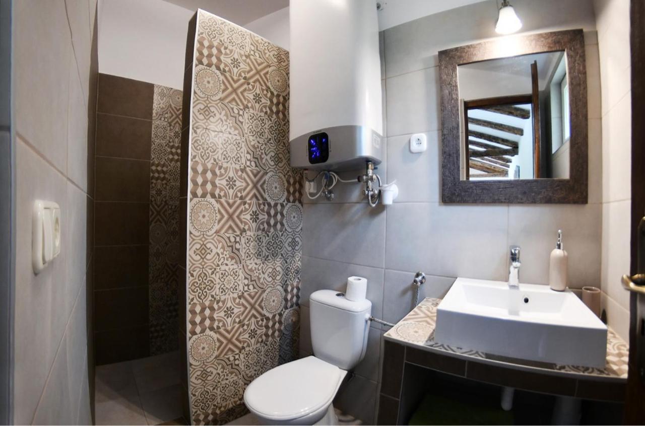 Tulipan Apartman Eger Bagian luar foto